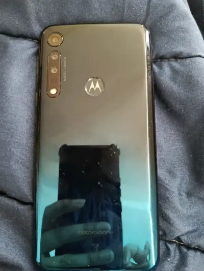 Smartphone Motorola One con cámara triple - miniatura 2