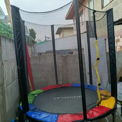 Cama elástica con red de seguridad para niños - miniatura 2