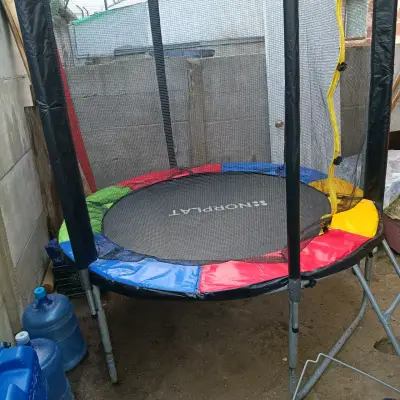 Cama elástica con red de seguridad para niños - miniatura 3