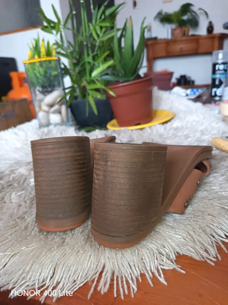 Sandalias de tacón alto marrón con tachuelas Barbados - 6