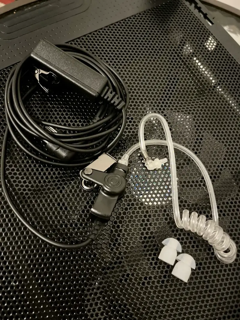 Auricular de seguridad con micrófono y tubo acústico