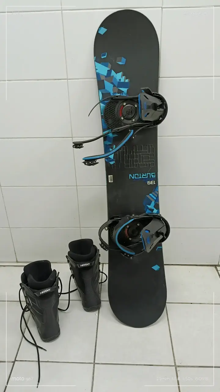 Tabla de Snowboard Burton con Botas Next - 1