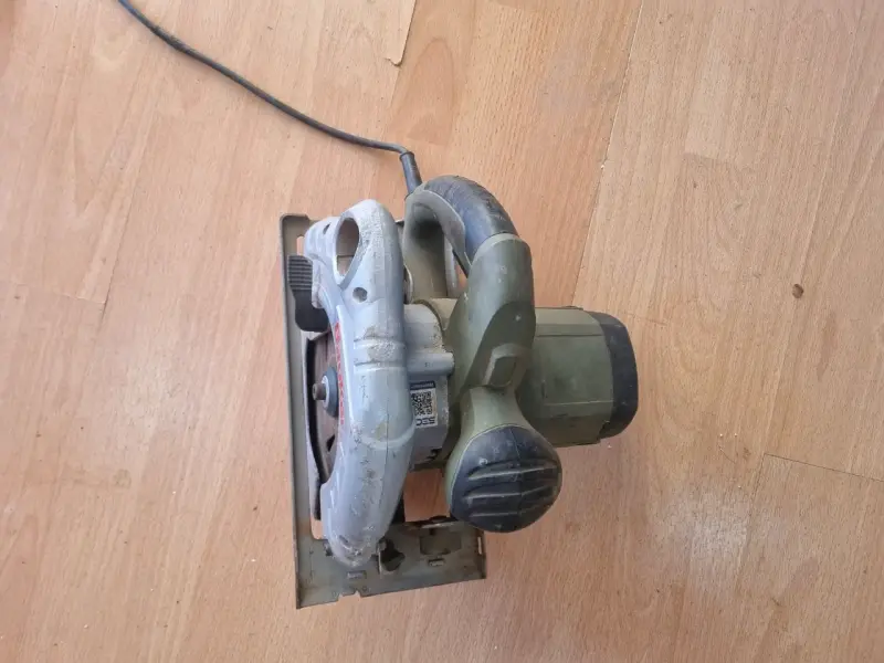 Sierra circular Bauker 1800W usada - 2