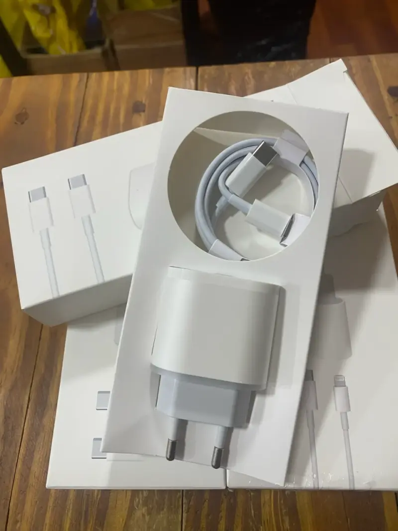 Cargador USB-C 20W con Cable para iPhone - 3