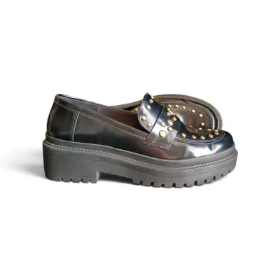 Zapatos tipo mocasín con tachas doradas - miniatura 1