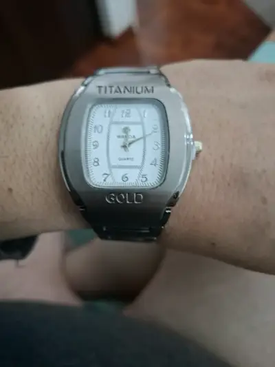 Reloj de Pulsera de Titanio Wanda Quartz - miniatura 1