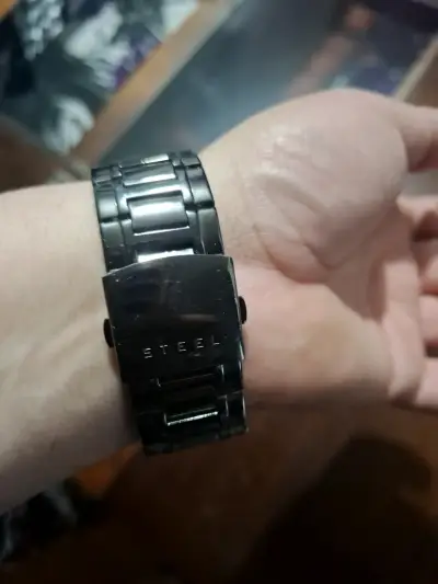 Reloj Guess para hombre con correa de acero - miniatura 4