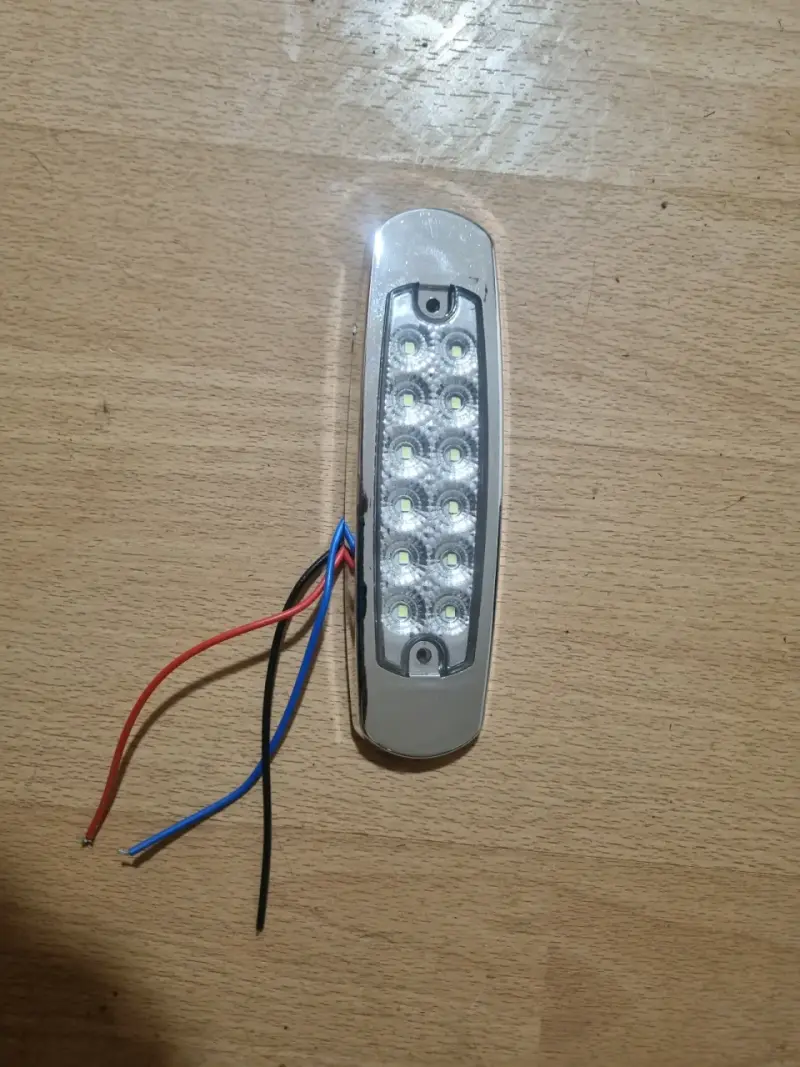 Luz LED para automóvil 12V cromada