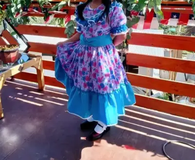 Vestido de huasa para niña con zapatos y sandalias - miniatura 1