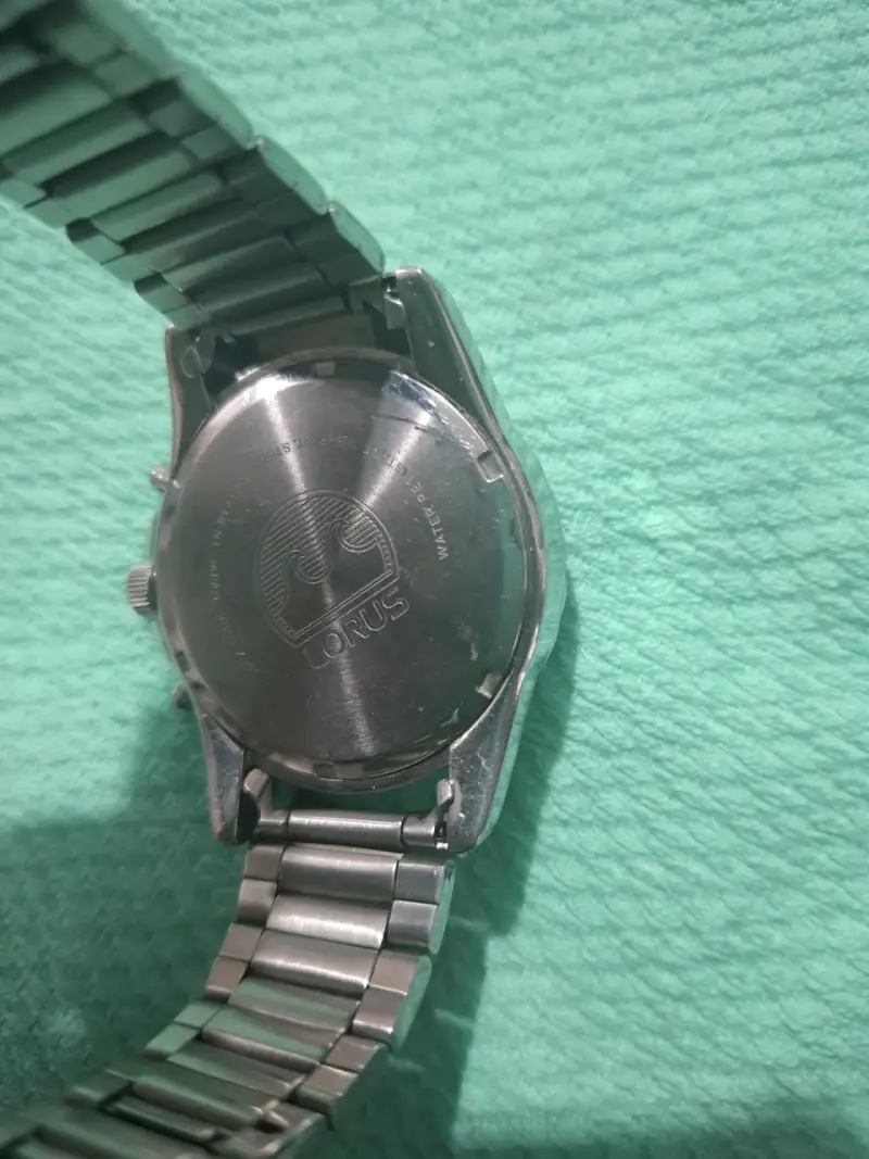 Reloj Lorus de acero inoxidable para hombre - 1