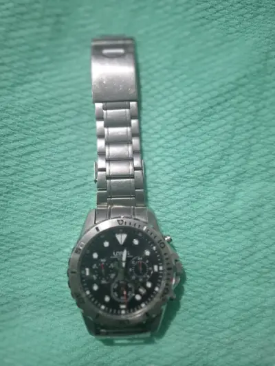 Reloj Lorus de acero inoxidable para hombre - miniatura 4