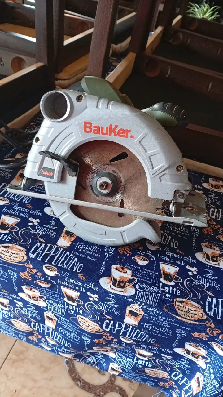 Sierra Circular Bauker 1800W en Buen Estado - 3