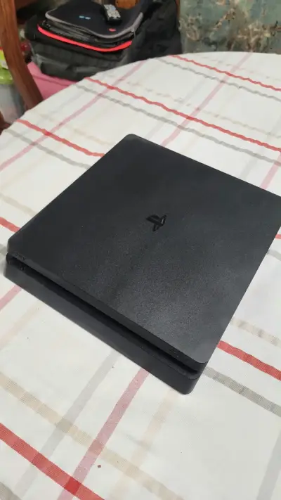 Consola Sony PS4 con dos controles - miniatura 3