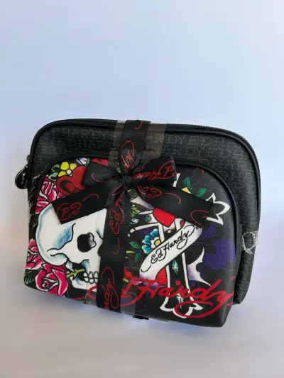 Neceser Ed Hardy con diseño de calavera y rosas - miniatura 2