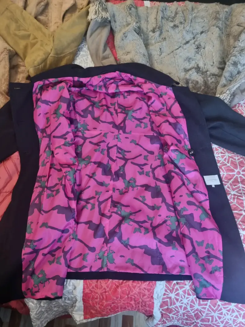 Abrigo negro de lana con forro estampado - 3