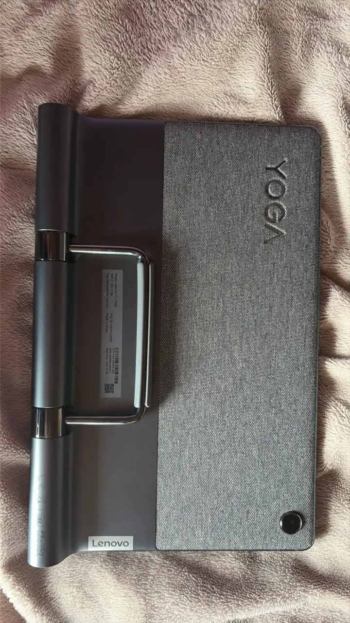 Tablet Lenovo Yoga con funda y soporte - 2