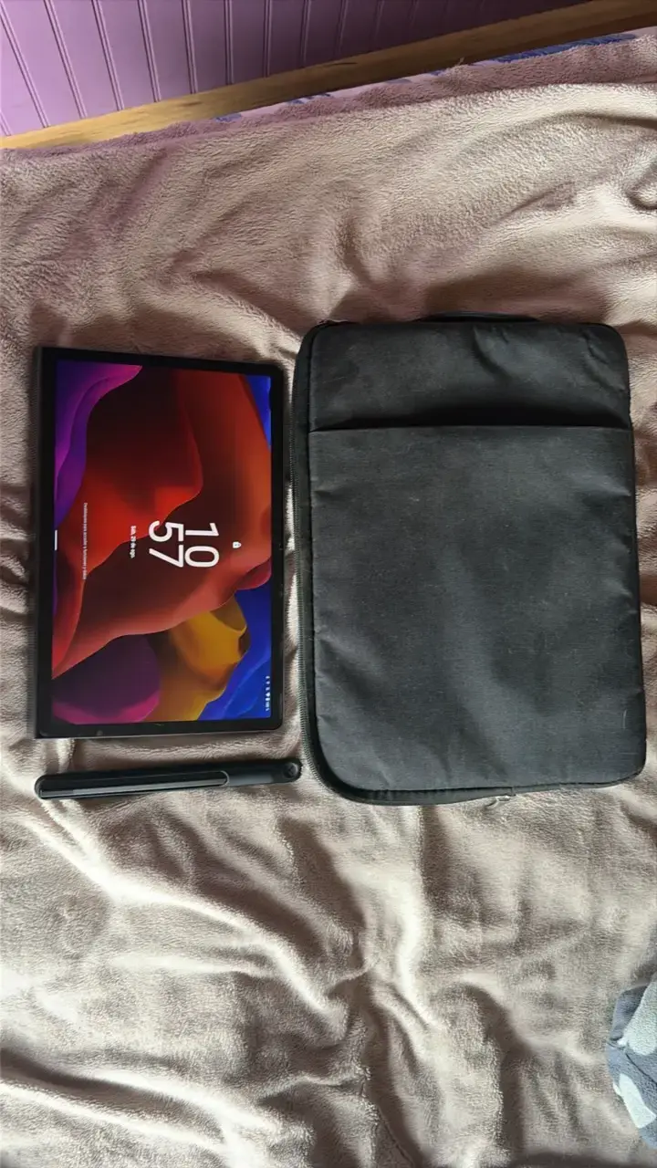 Tablet Lenovo Yoga con funda y soporte - 3