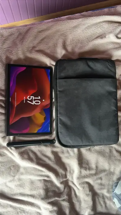 Tablet Lenovo Yoga con funda y soporte - miniatura 3