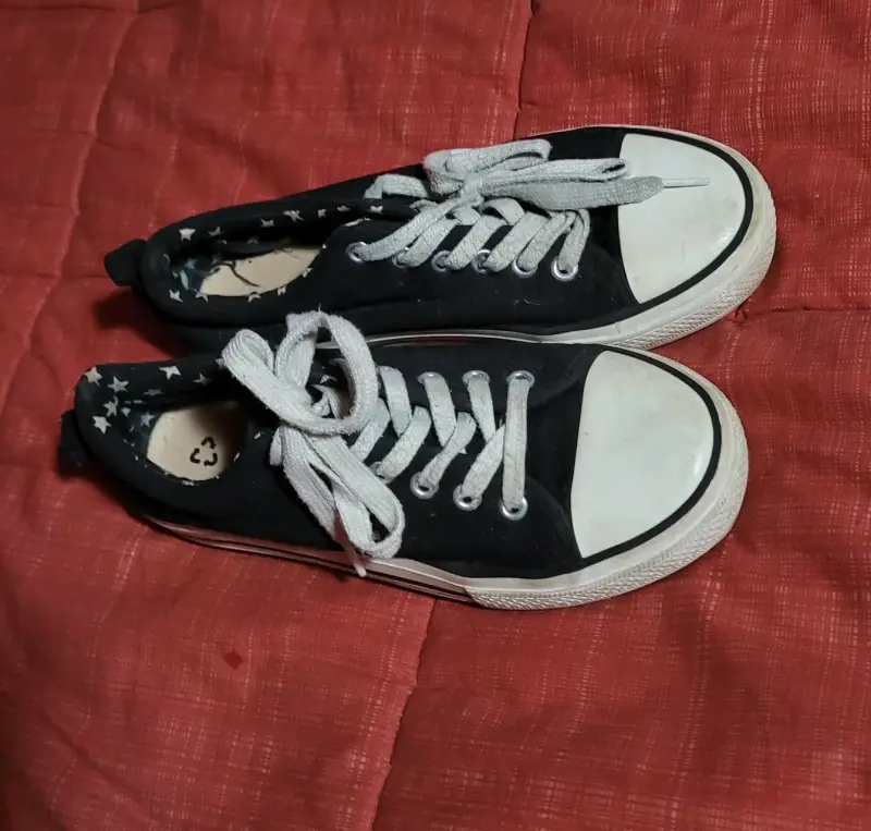 Zapatillas negras de lona con cordones - 1