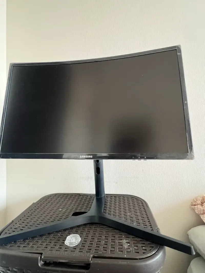 Monitor curvo Samsung de 24 pulgadas 144hrz - 1
