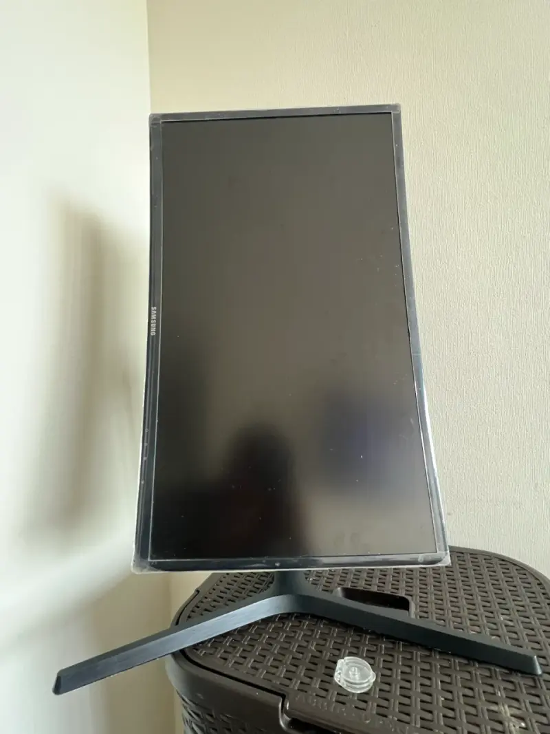 Monitor curvo Samsung de 24 pulgadas 144hrz - 2