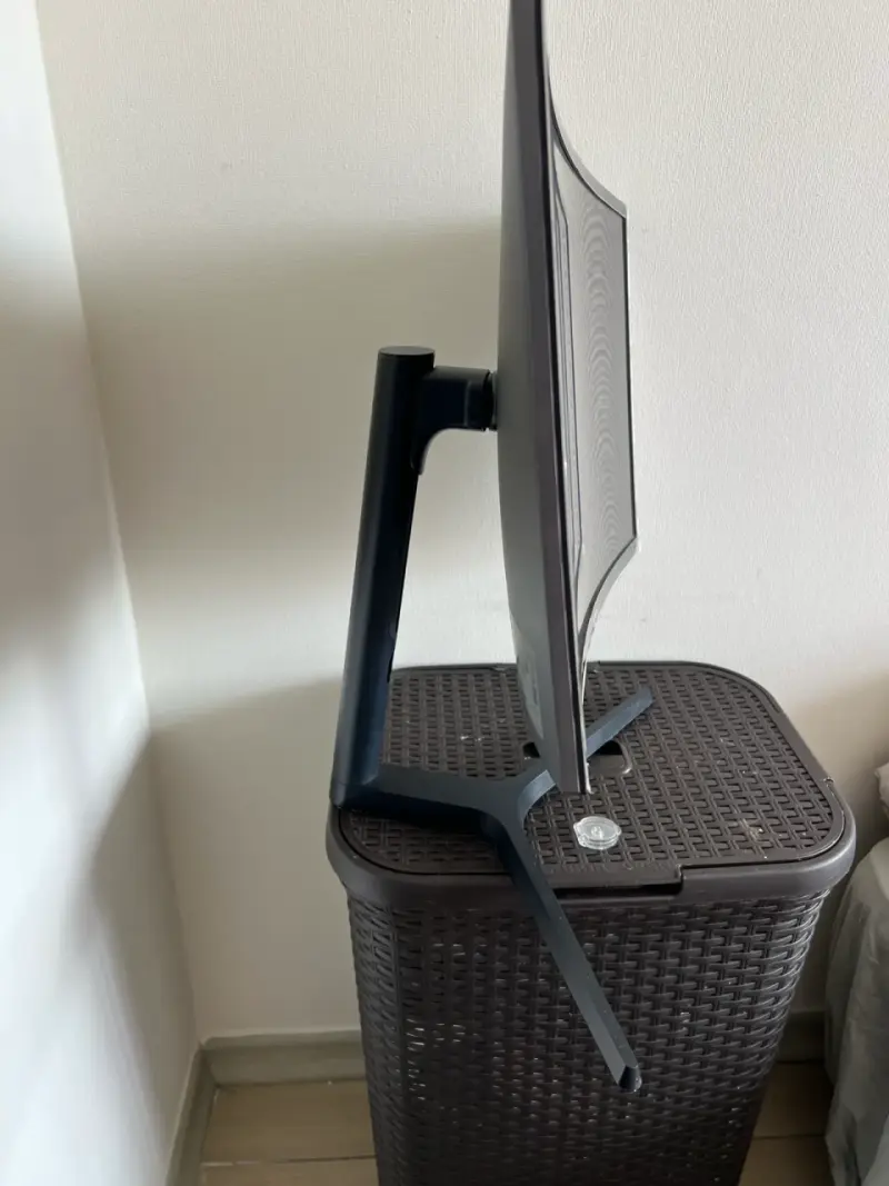 Monitor curvo Samsung de 24 pulgadas 144hrz - 4