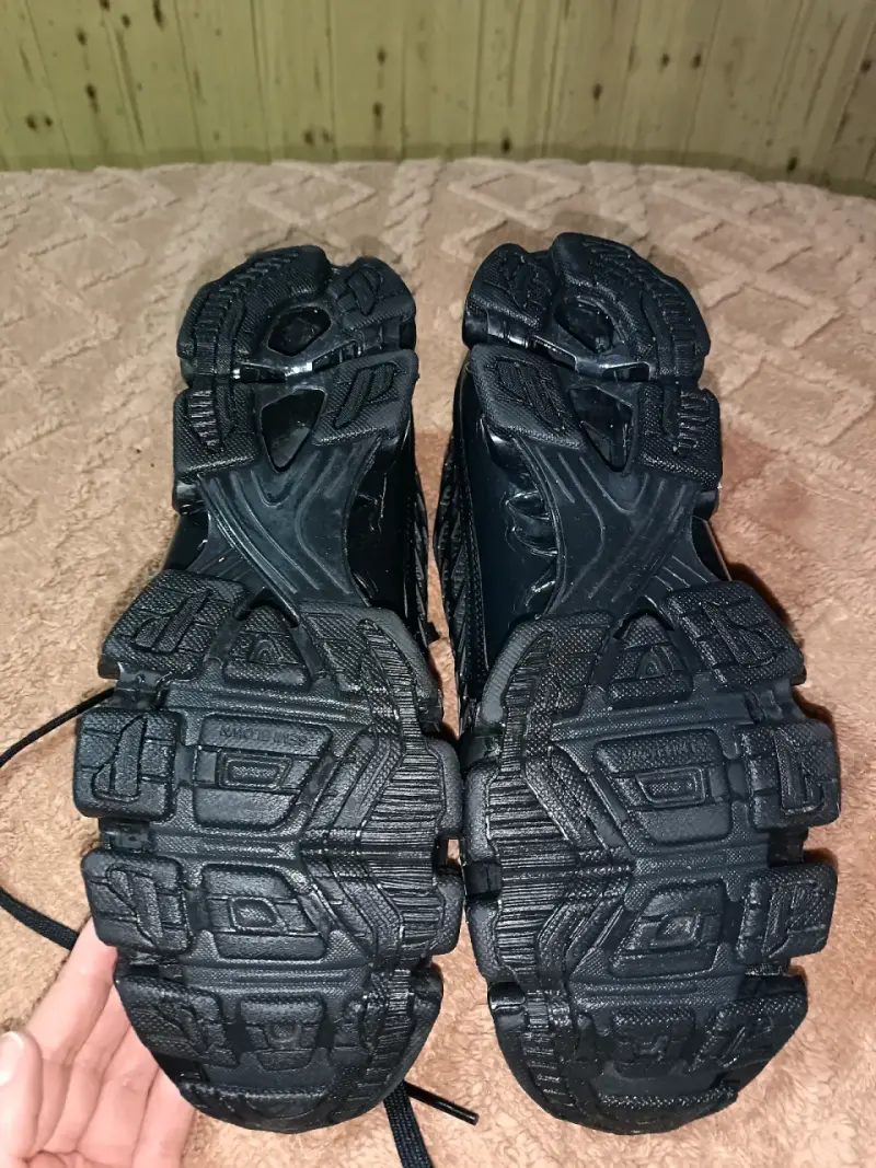 Zapatillas deportivas negras F50+ con diseño moderno - 5