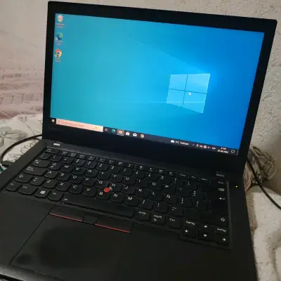 Laptop Lenovo ThinkPad con Windows 10 - miniatura 1