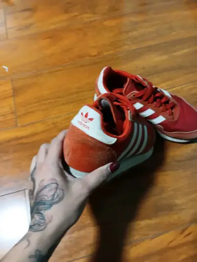 Zapatillas deportivas rojas Adidas clásicas - miniatura 2