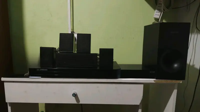 Sistema de sonido Samsung con parlantes y subwoofe - 1