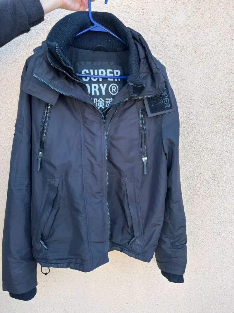 Chaqueta Superdry negra con capucha - 2