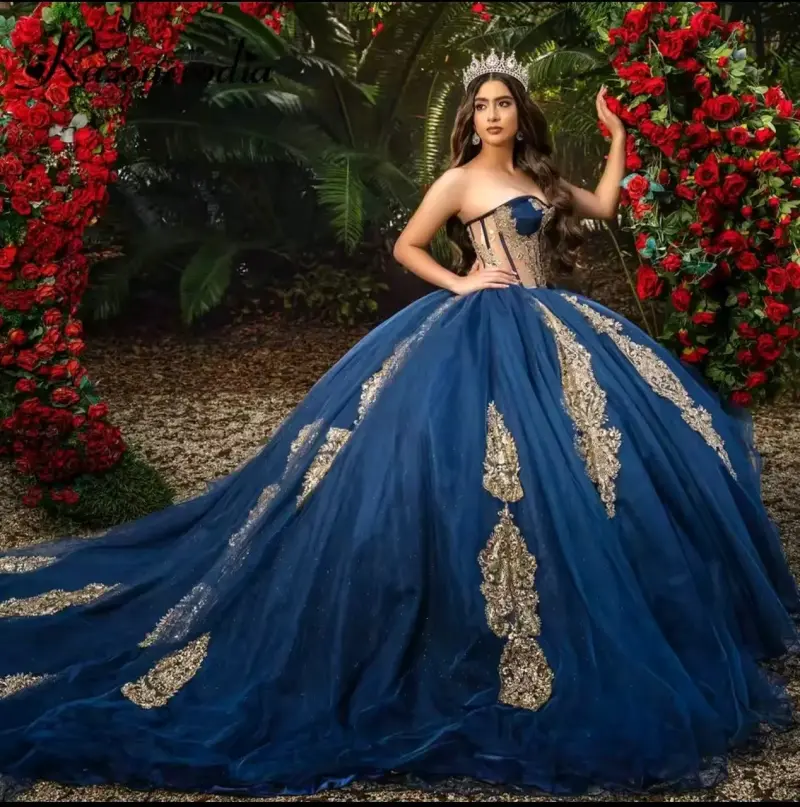 Vestido de Quinceañera Azul con Detalles Dorados - 1