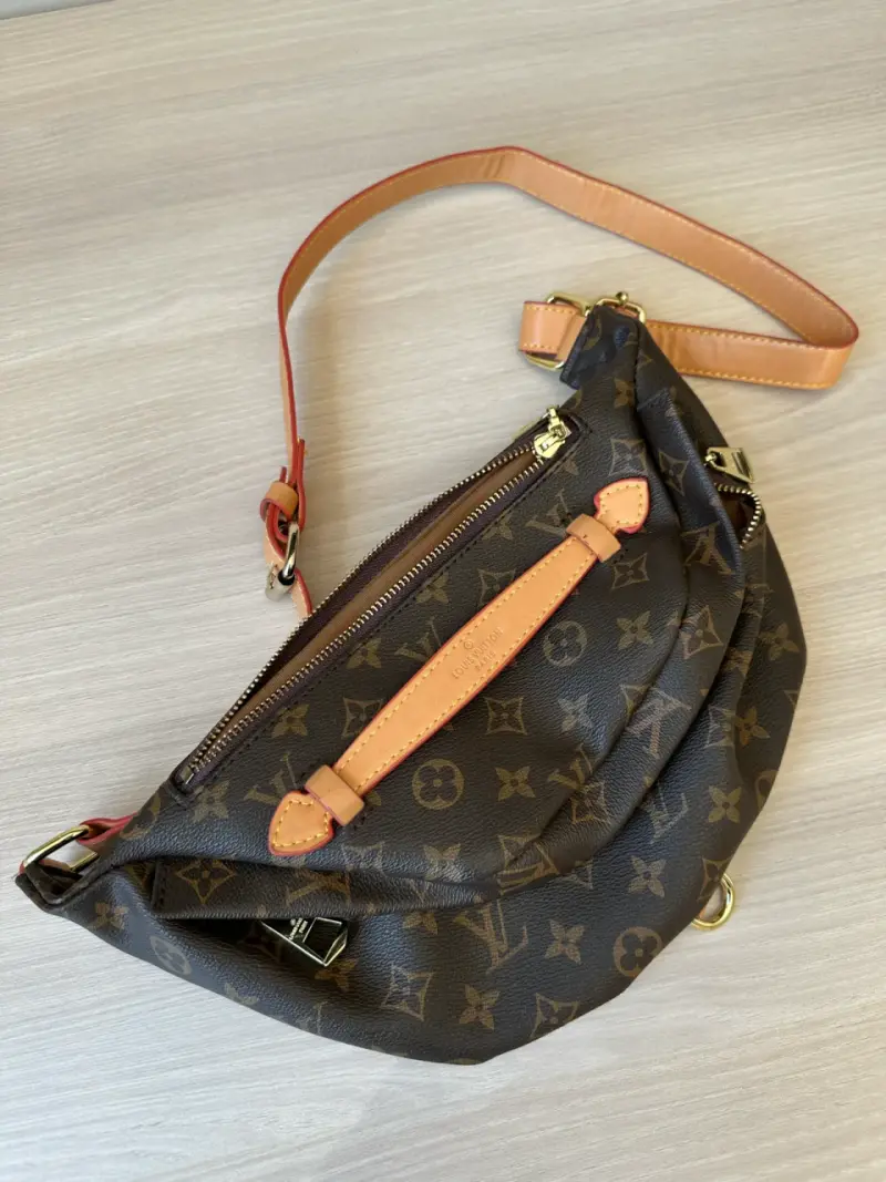 Riñonera Louis Vuitton Monogram Clásica - 1