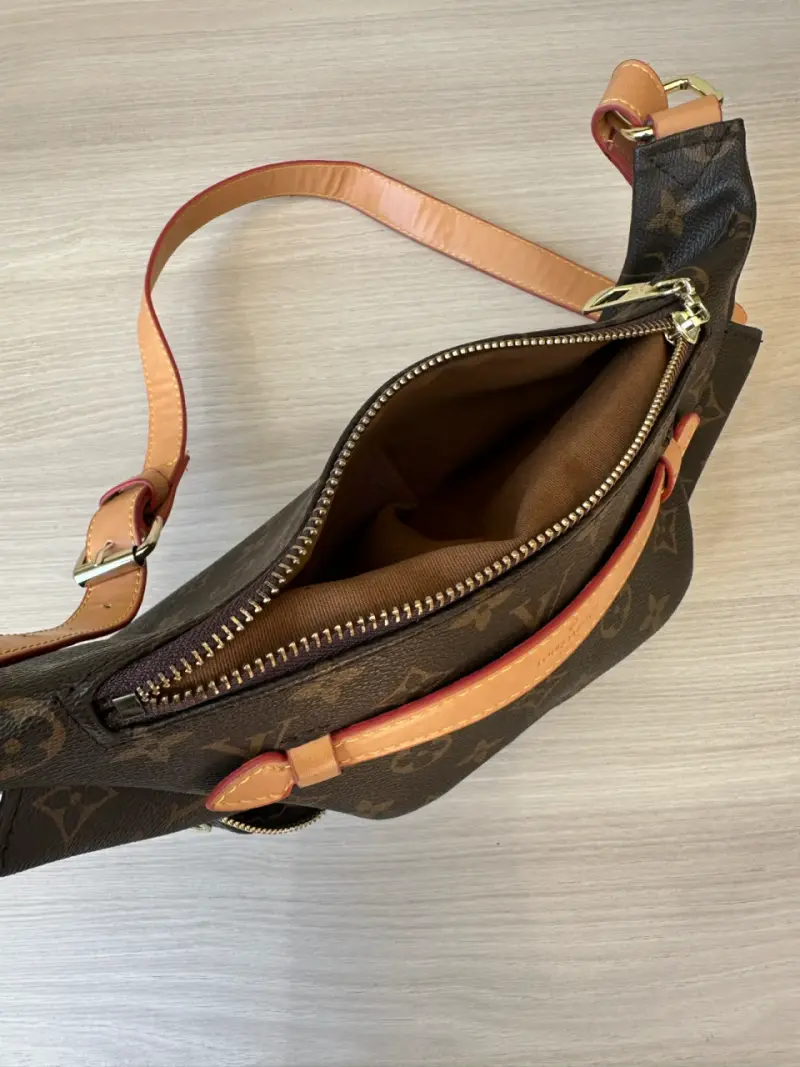 Riñonera Louis Vuitton Monogram Clásica - 3