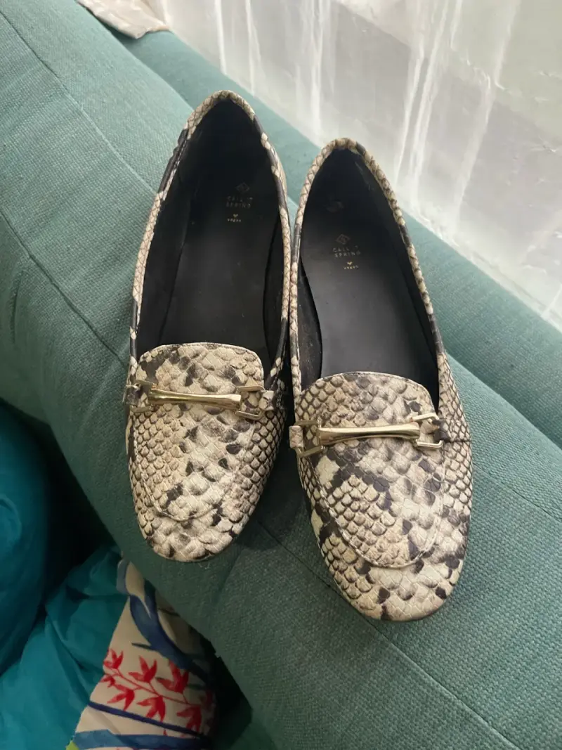 Mocasines de cuero sintético con diseño de serpiente - 1