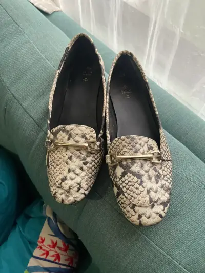 Mocasines de cuero sintético con diseño de serpiente - miniatura 1