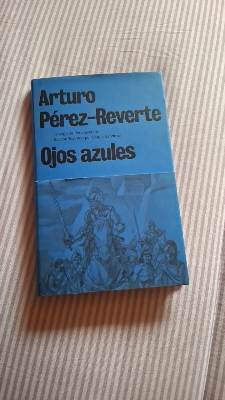 Libro 'Ojos Azules' de Arturo Pérez-Reverte - 1