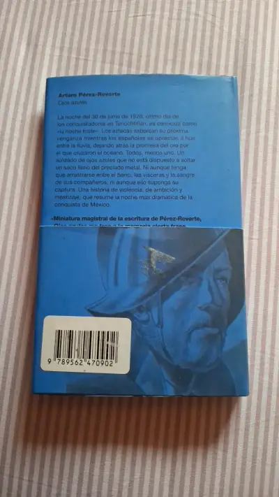Libro 'Ojos Azules' de Arturo Pérez-Reverte - miniatura 2