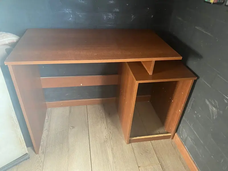 Escritorio de madera para oficina o estudio - 1