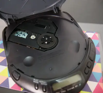 Reproductor de CD portátil Sony Discman D-171 - miniatura 2