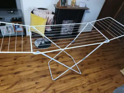 Tendedero plegable de metal con alas laterales - miniatura 1