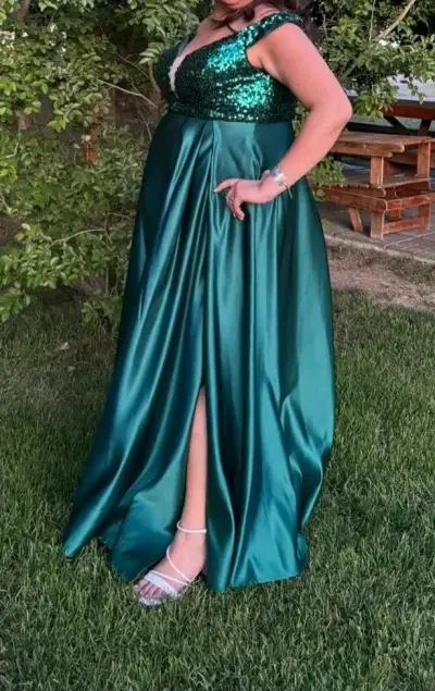 Vestido de fiesta verde esmeralda con lentejuelas - miniatura 1