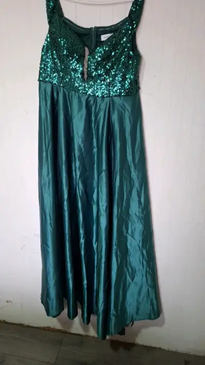 Vestido de fiesta verde esmeralda con lentejuelas - miniatura 3