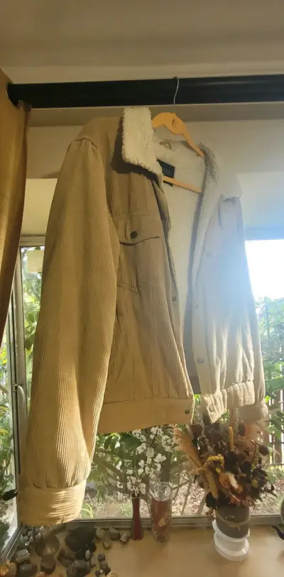 Chaqueta de pana beige con forro de borrego - miniatura 1