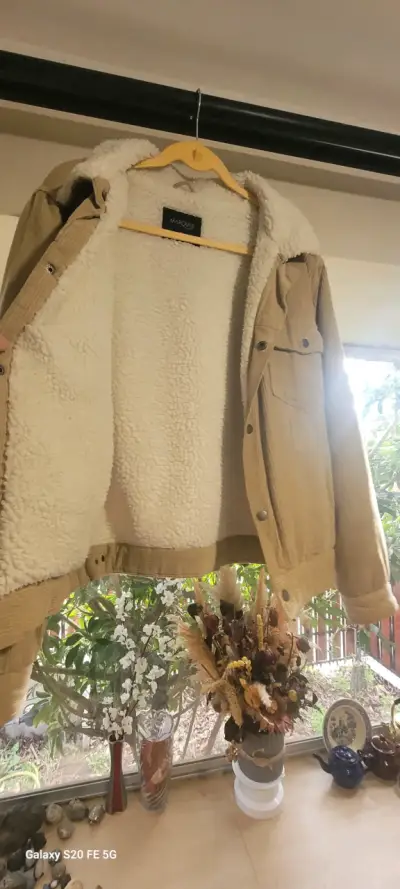 Chaqueta de pana beige con forro de borrego - miniatura 2