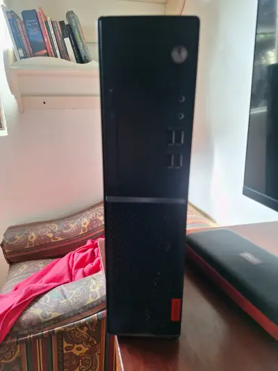 Computador de Escritorio Lenovo con Intel Core i5 - miniatura 2