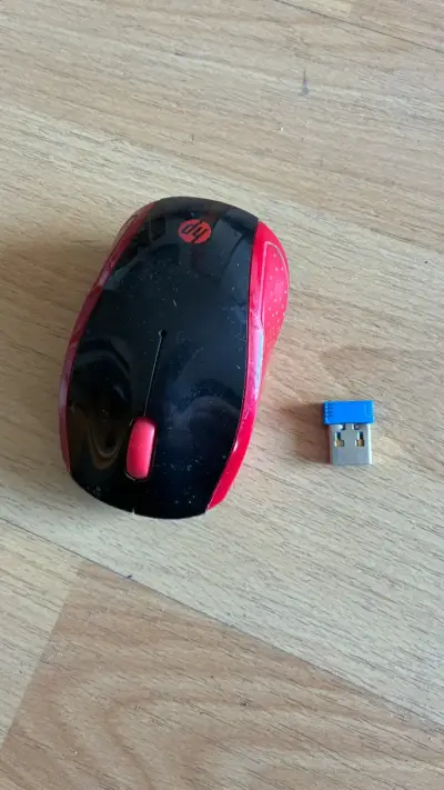 Mouse inalámbrico HP rojo con receptor USB - miniatura 1