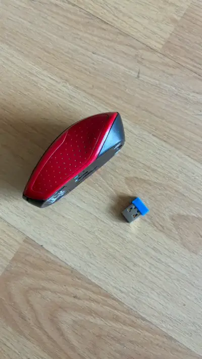 Mouse inalámbrico HP rojo con receptor USB - miniatura 4