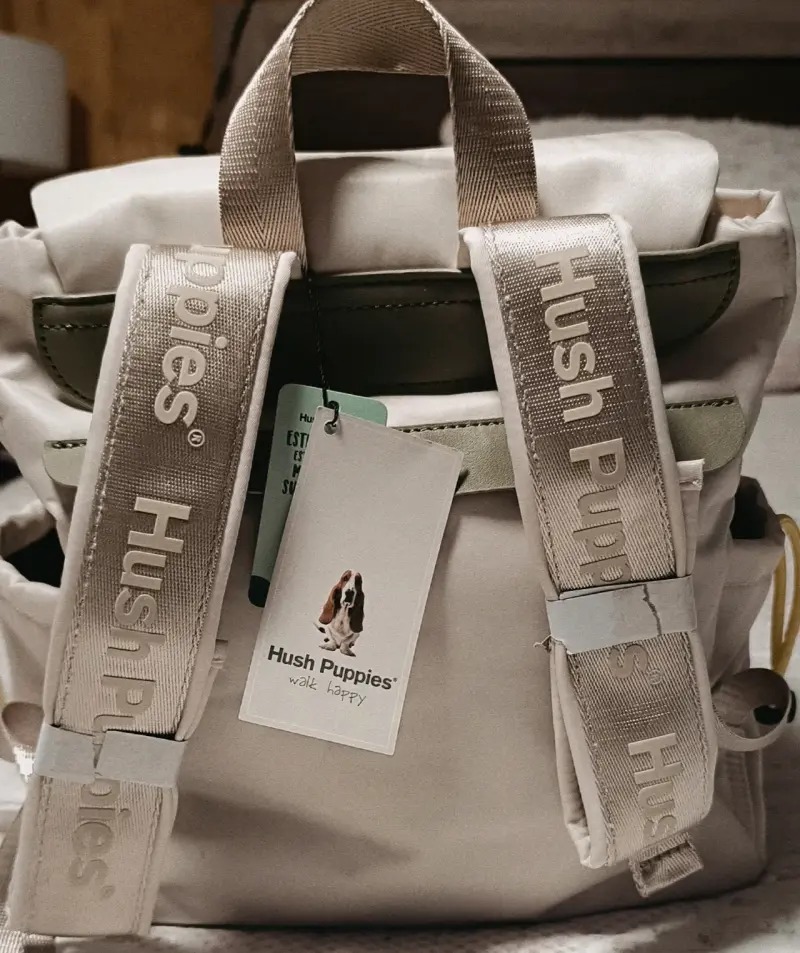 Mochila Hush Puppies beige con bolsillos - 1