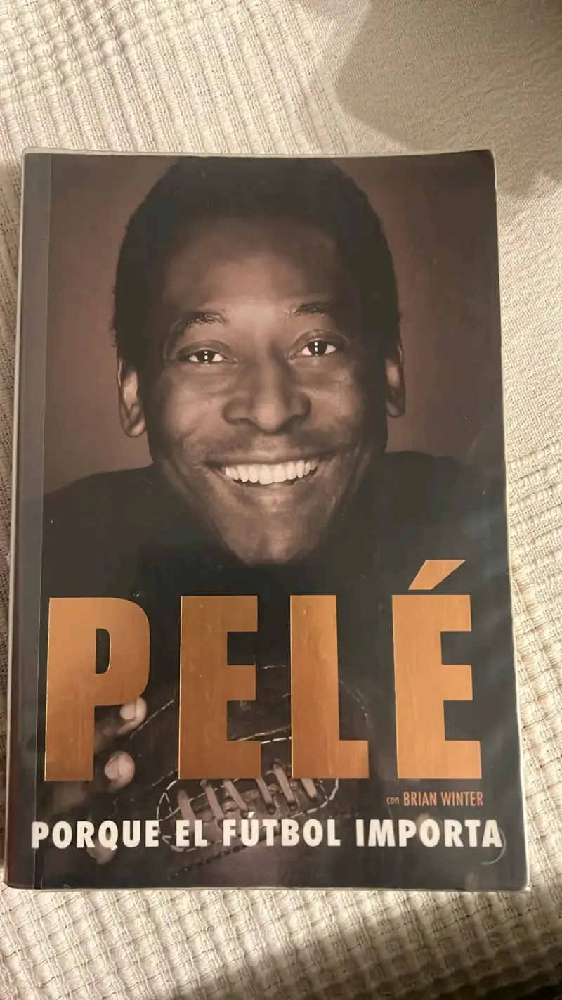 Libro 'El Joven Cruyff'; Libro de Pelé - 2